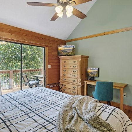 1 Min To The Parkway Spacious Cabin W 3 Suites And Extra Bedroom! Pigeon Forge Eksteriør bilde