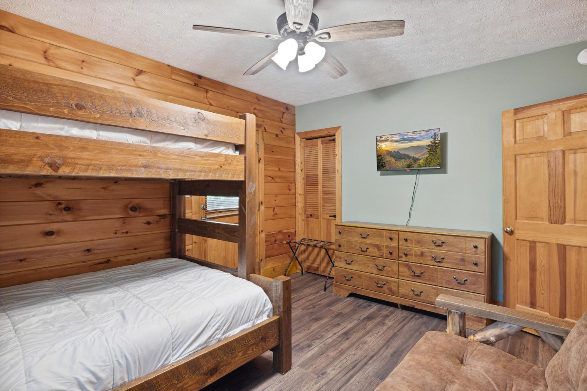 1 Min To The Parkway Spacious Cabin W 3 Suites And Extra Bedroom! Pigeon Forge Eksteriør bilde