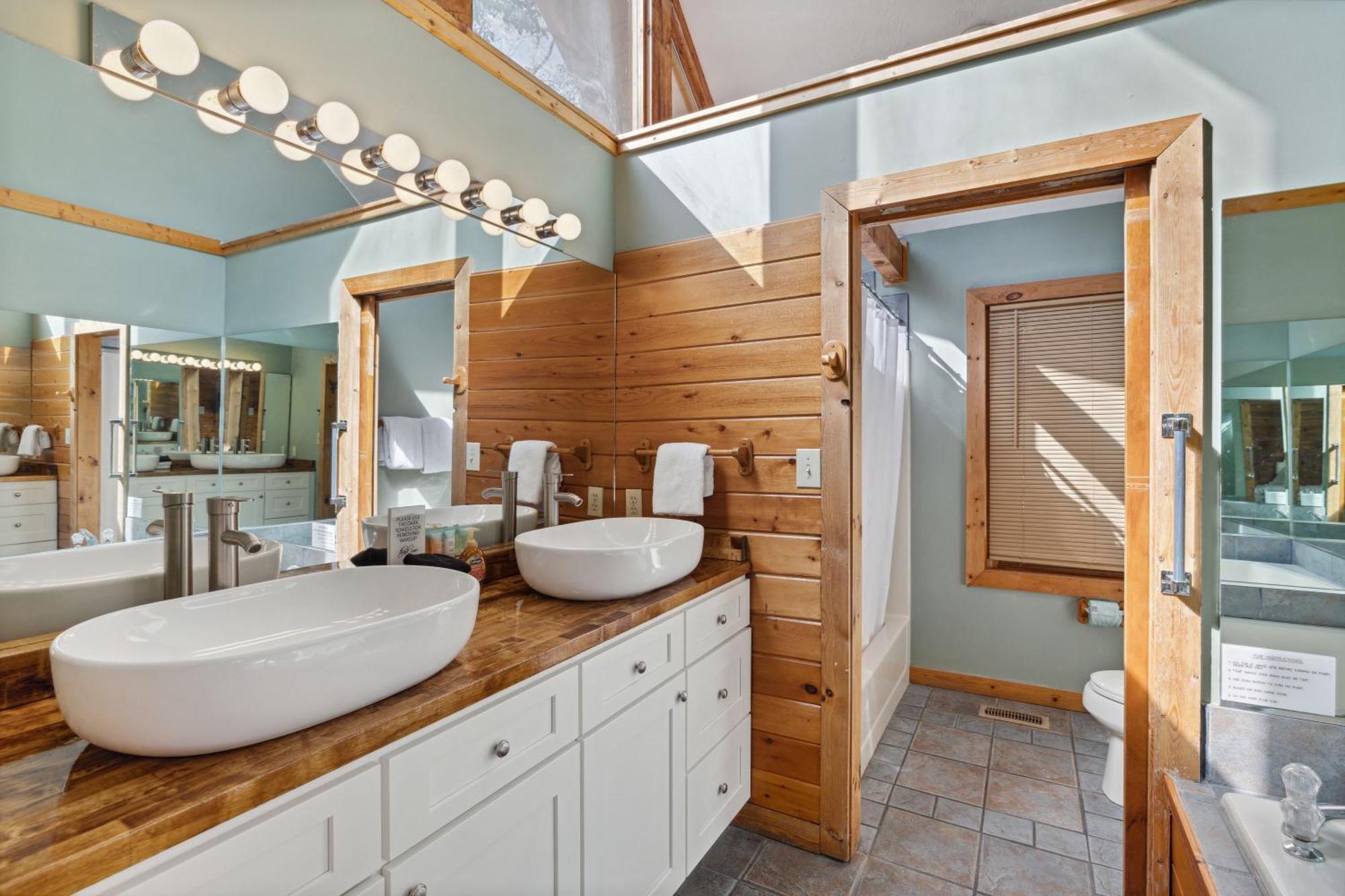 1 Min To The Parkway Spacious Cabin W 3 Suites And Extra Bedroom! Pigeon Forge Eksteriør bilde