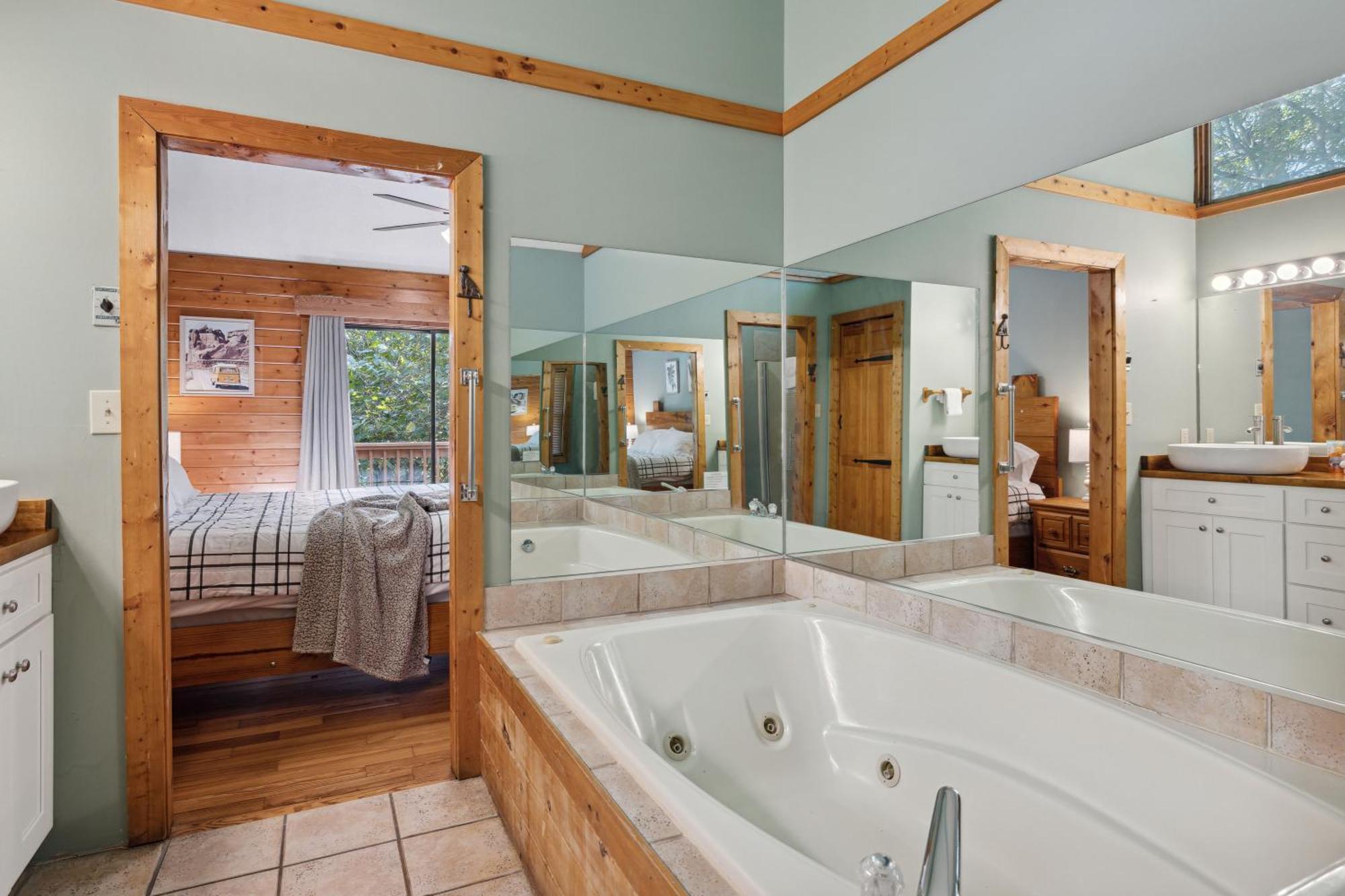 1 Min To The Parkway Spacious Cabin W 3 Suites And Extra Bedroom! Pigeon Forge Eksteriør bilde