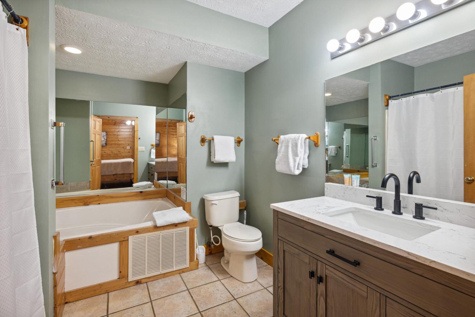 1 Min To The Parkway Spacious Cabin W 3 Suites And Extra Bedroom! Pigeon Forge Eksteriør bilde